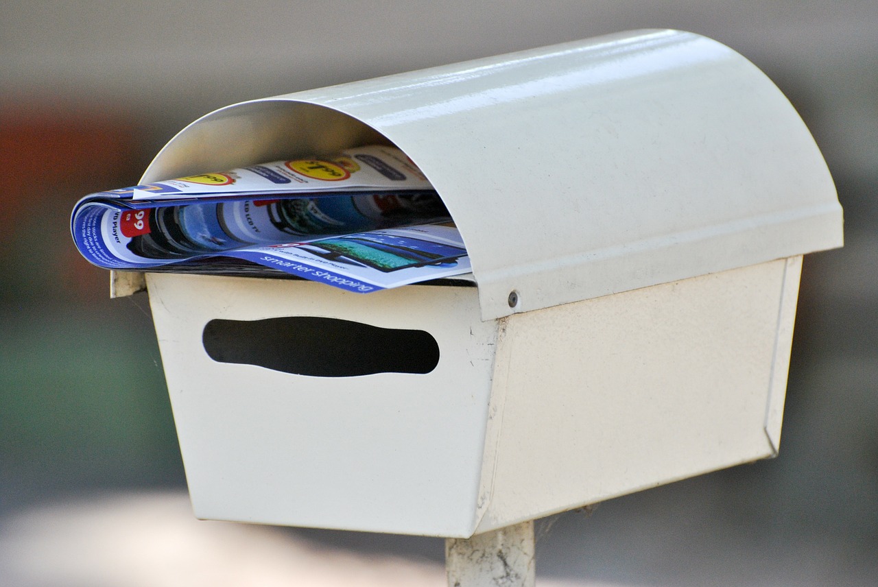 Vœux de fin d’année : emailing ou mailing postal classique ? Les professionnels reviennent aux envois postaux !